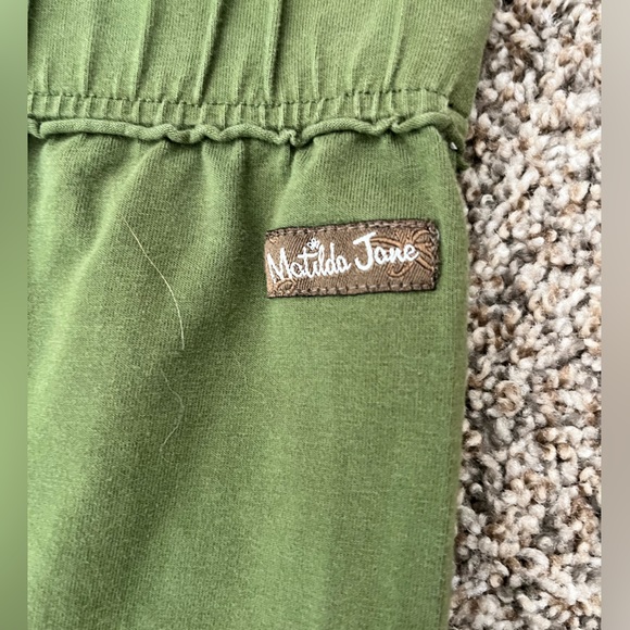 Army Green size medium Matilda Jane ruffled pants never worn. - Picture 3 of 4